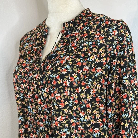 LOFT Plus Black Floral Shirred Split Neck Blouse Size LP NWOT - Picture 9 of 11